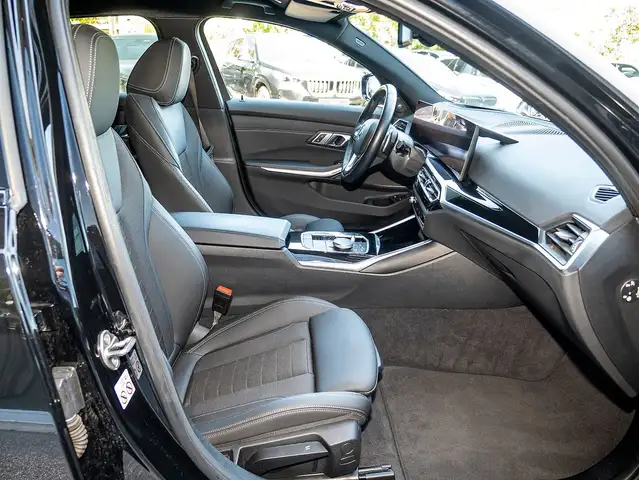 BMW 3 Series view 5