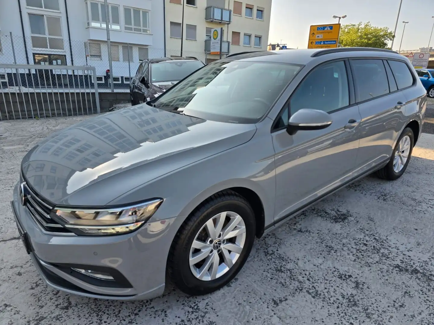 Volkswagen Passat Variant Conceptline 2,0 TDI AUTOM*KAMERA Grau - 1