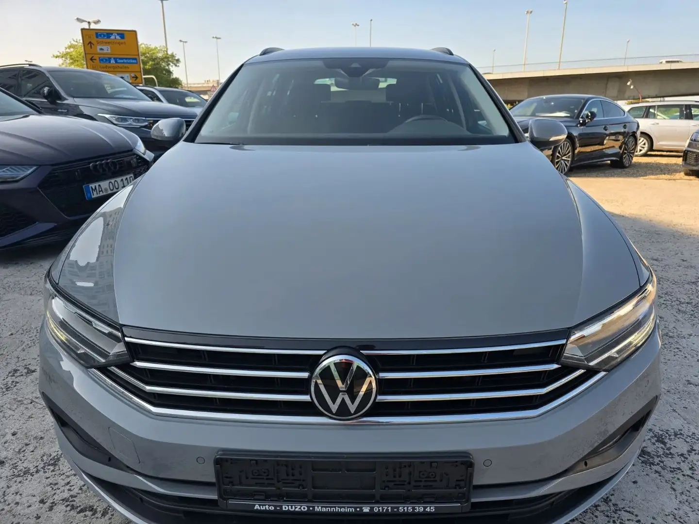Volkswagen Passat Variant Conceptline 2,0 TDI AUTOM*KAMERA Grau - 2