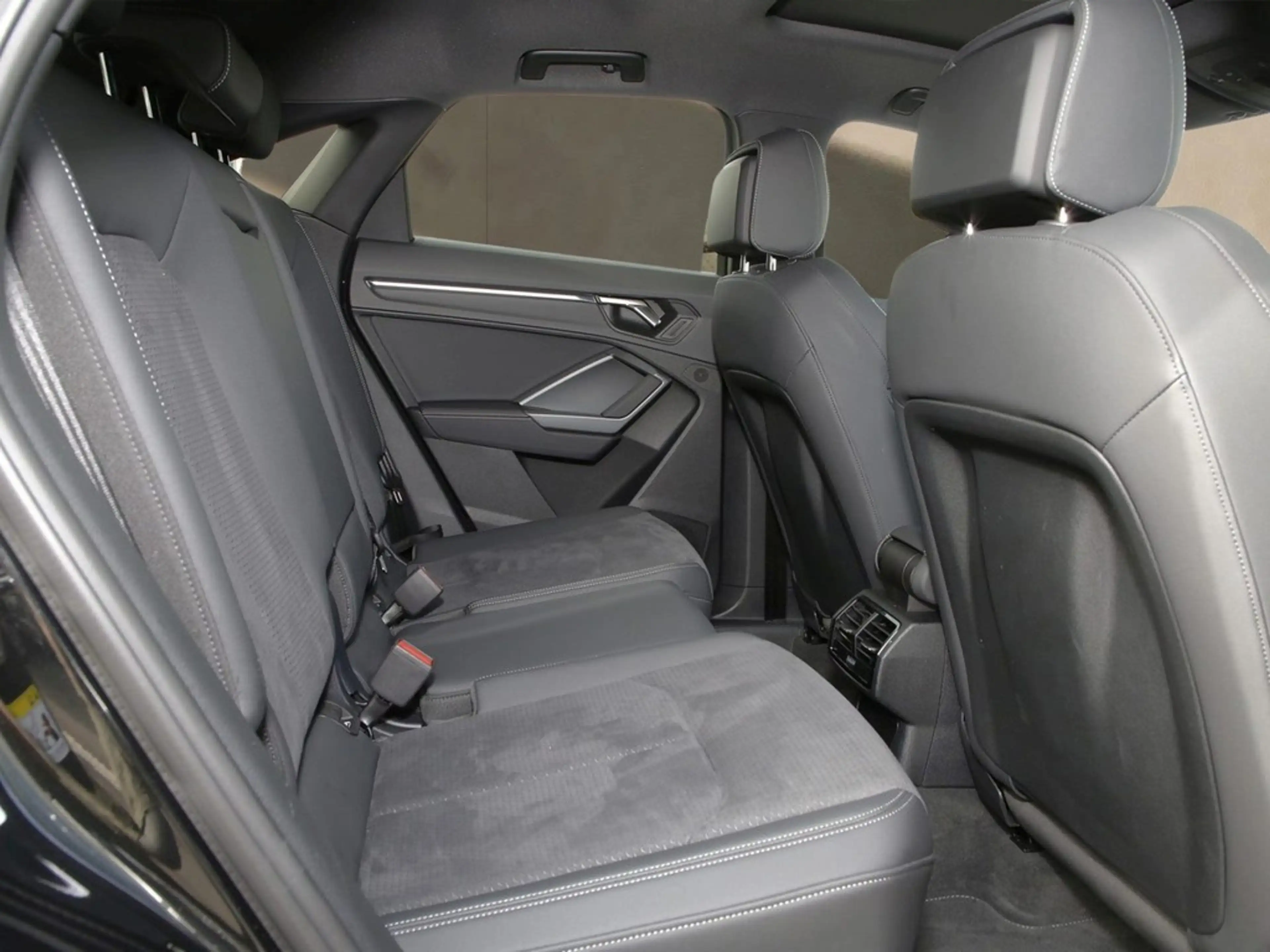 Audi Q3 Sportback 35 TFSI S line AHK*R-CAM*LED*NAVI*VIR... — photo 9