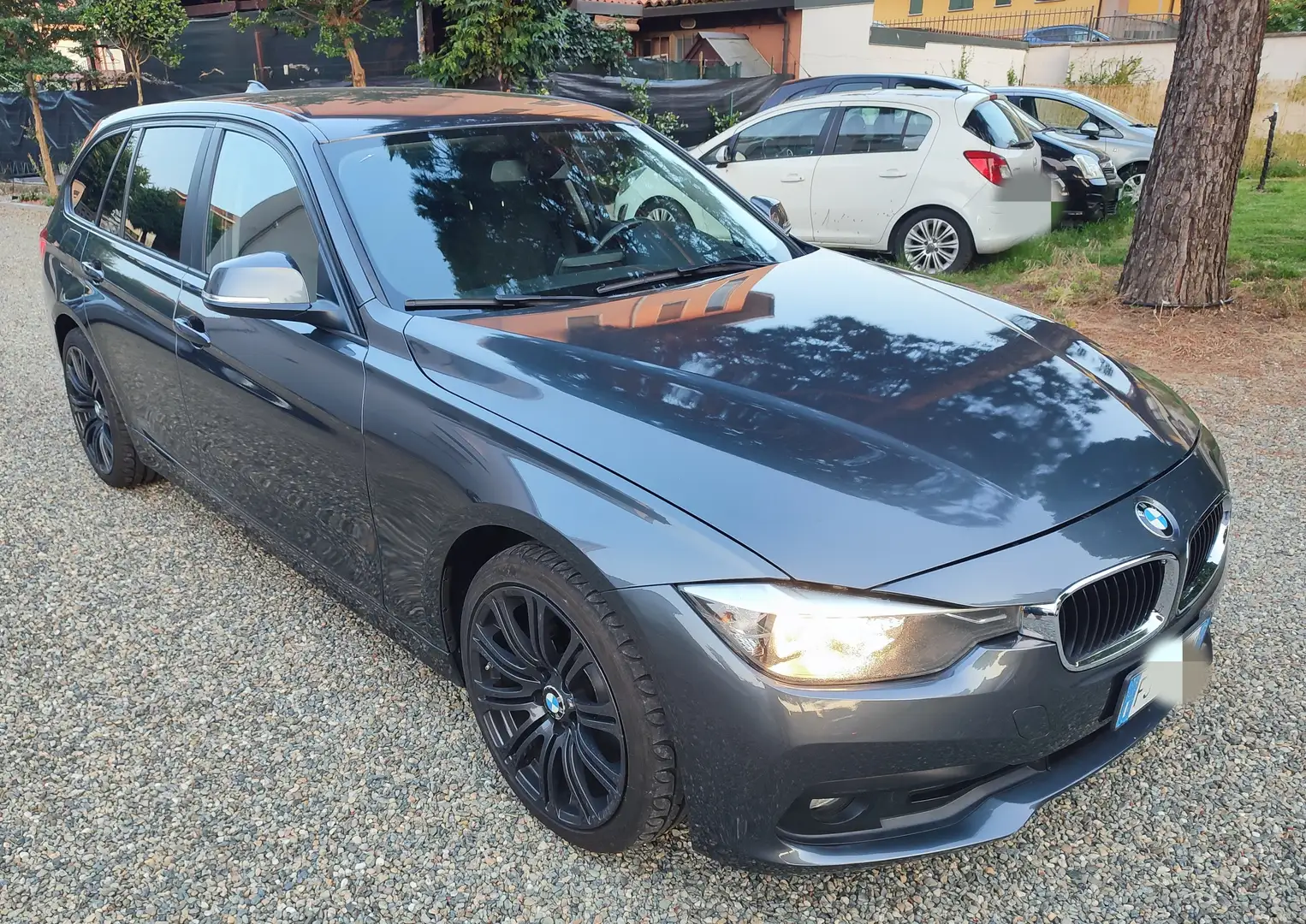 BMW 318 318d Touring Business Advantage auto Grigio - 1