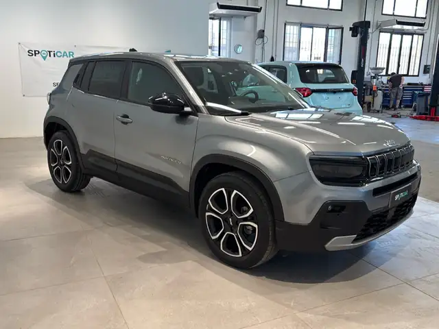 Jeep Avenger view 3