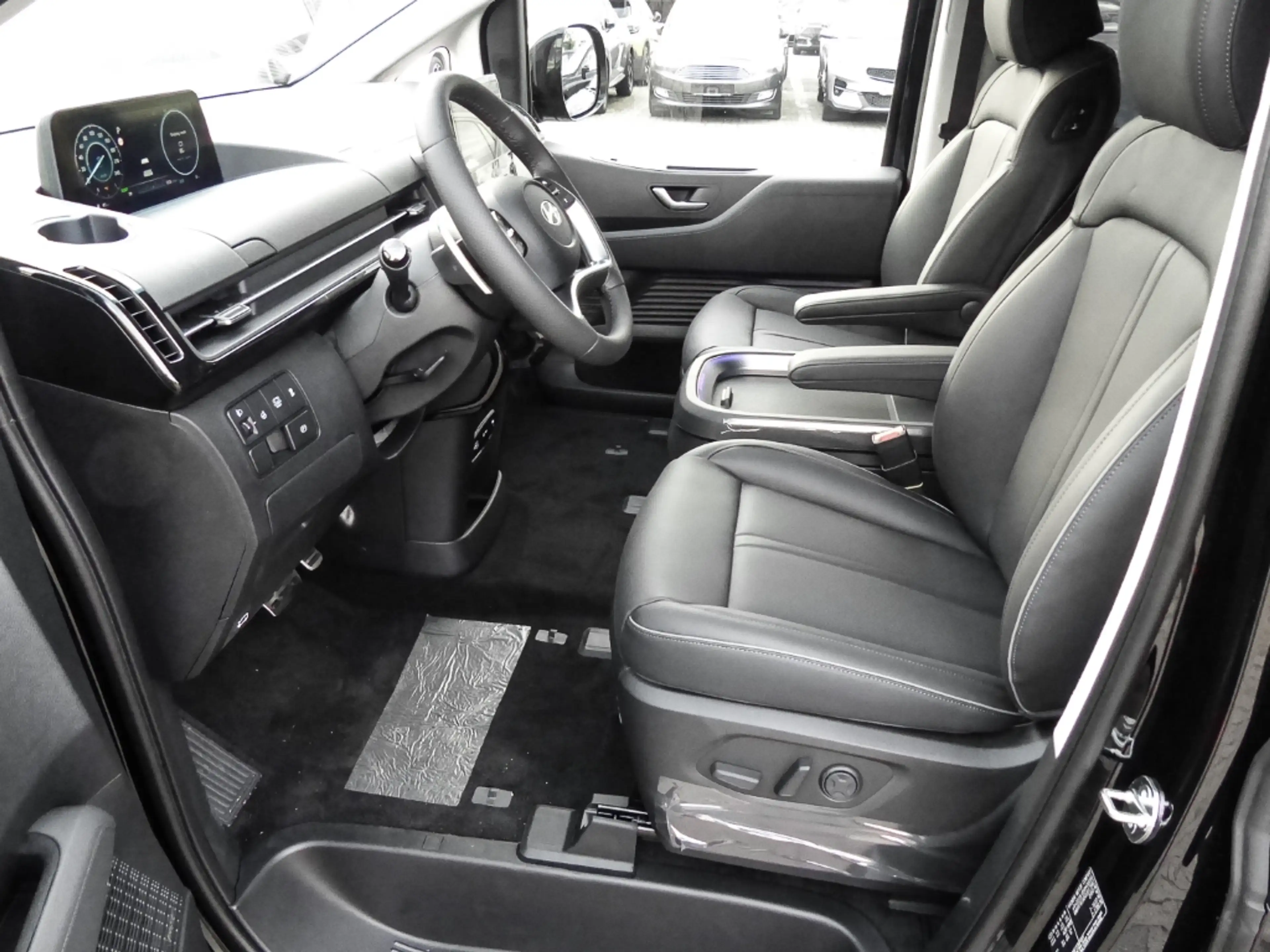 Hyundai STARIA Signature Hybrid Panoramadach 7-Sitzer Navi Leder — photo 13