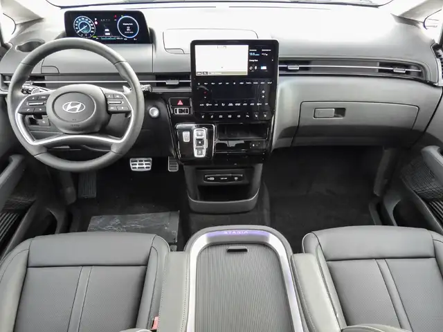 Hyundai Staria view 6