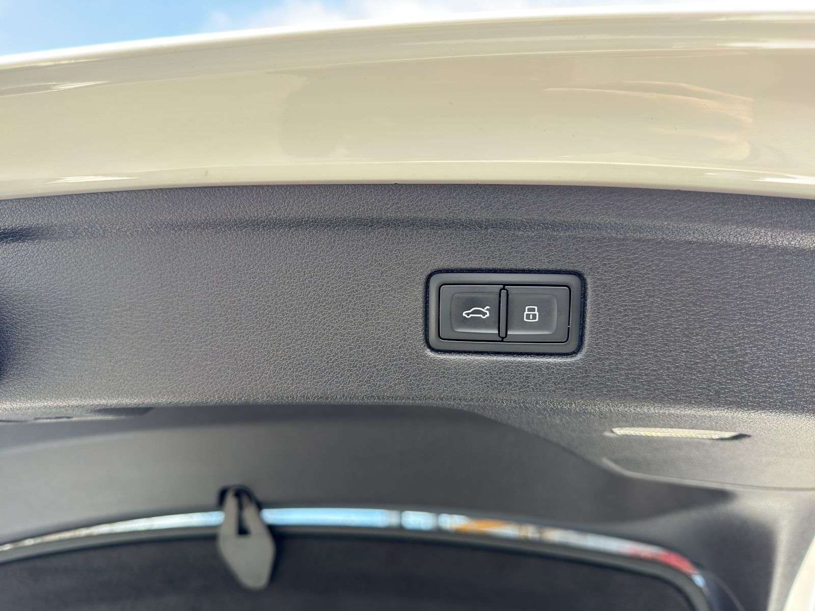 2022 Audi A5 quattro thumb 9