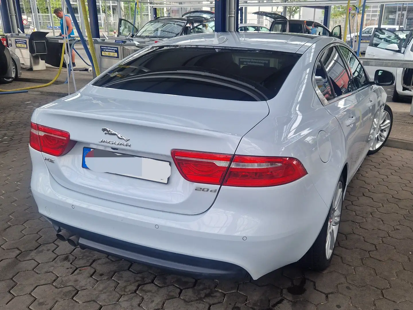 Jaguar XE XE 20d AWD Aut. Pure Weiß - 2