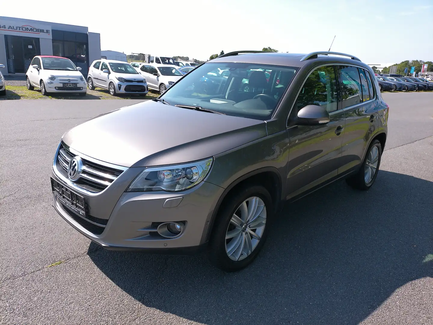 Volkswagen Tiguan Team 4Motion*Panorama*XENON*NAVI*Sitzhg*AHK*Parkas Grau - 1