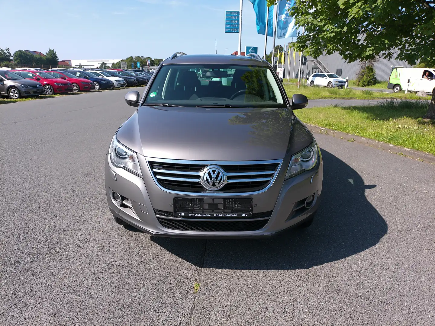 Volkswagen Tiguan Team 4Motion*Panorama*XENON*NAVI*Sitzhg*AHK*Parkas Grau - 2
