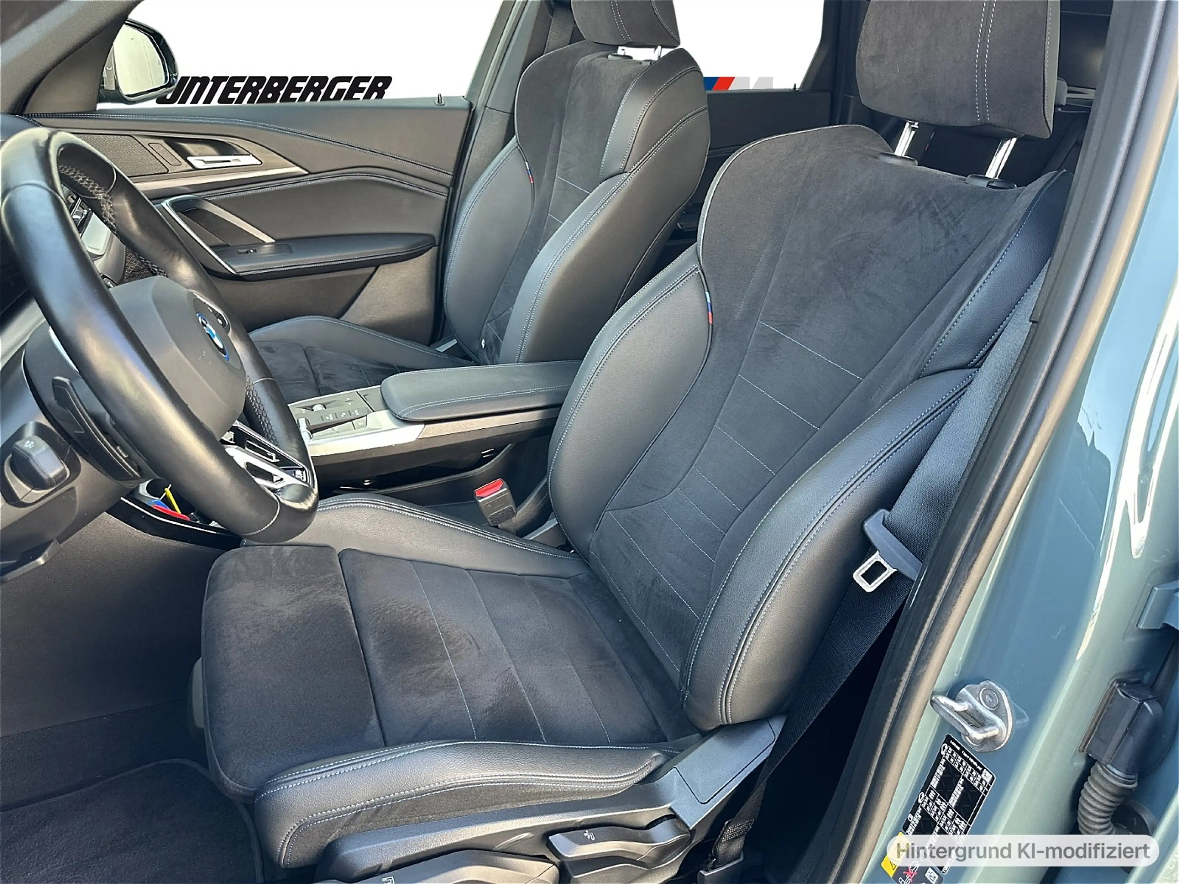 BMW iX1 xDrive30 M Sportpaket AHK Head-Up RFK LED — photo 10