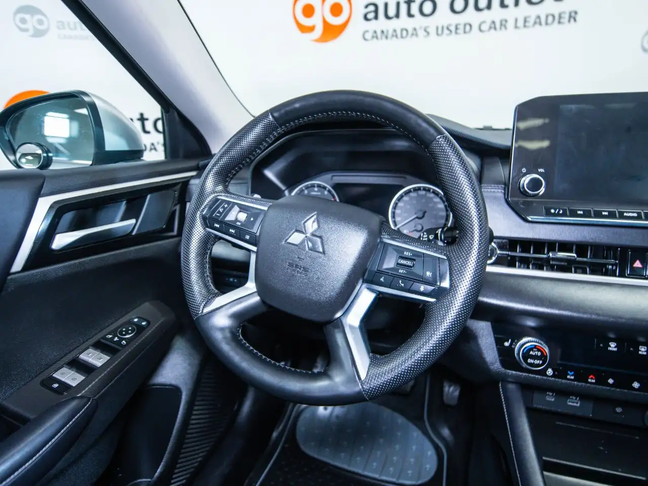 Mitsubishi Outlander снимка Mitsubishi Outlander