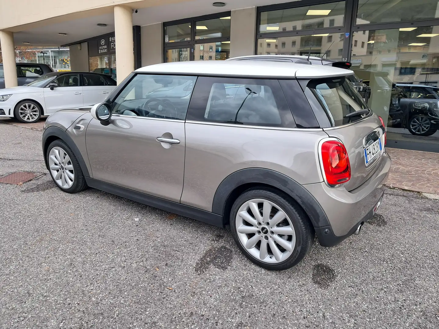 MINI Cooper D Mini IV F55-F56 2014 1.5 Hype 3p auto Grigio - 2