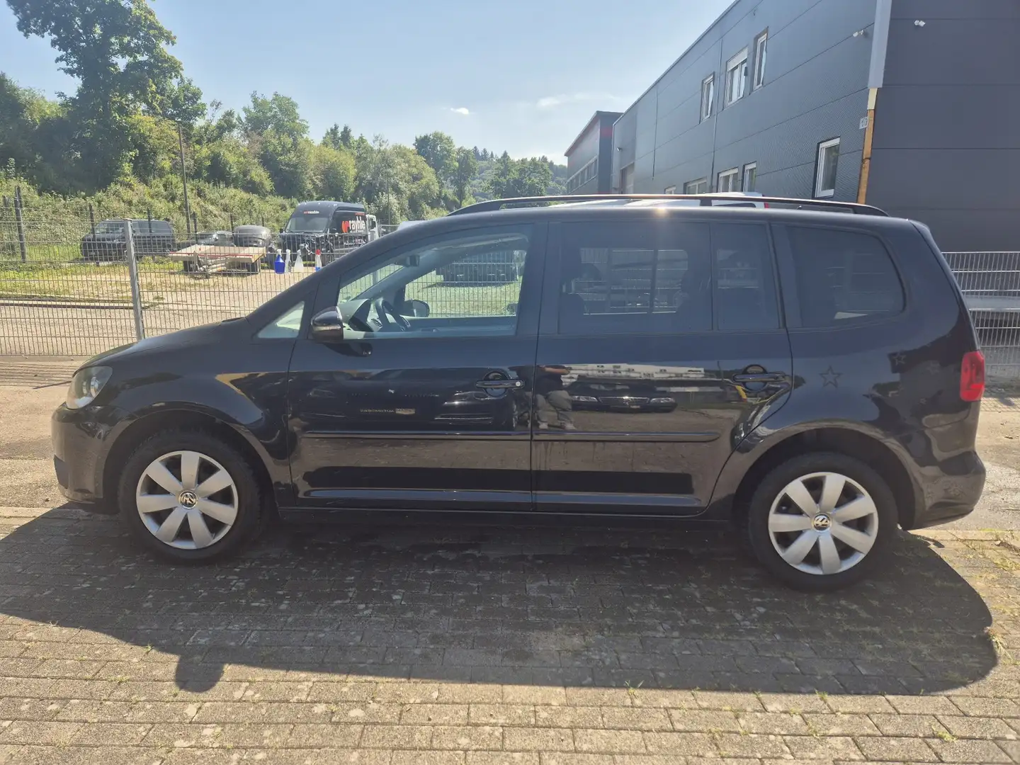 Volkswagen Touran Comfortline Negro - 2