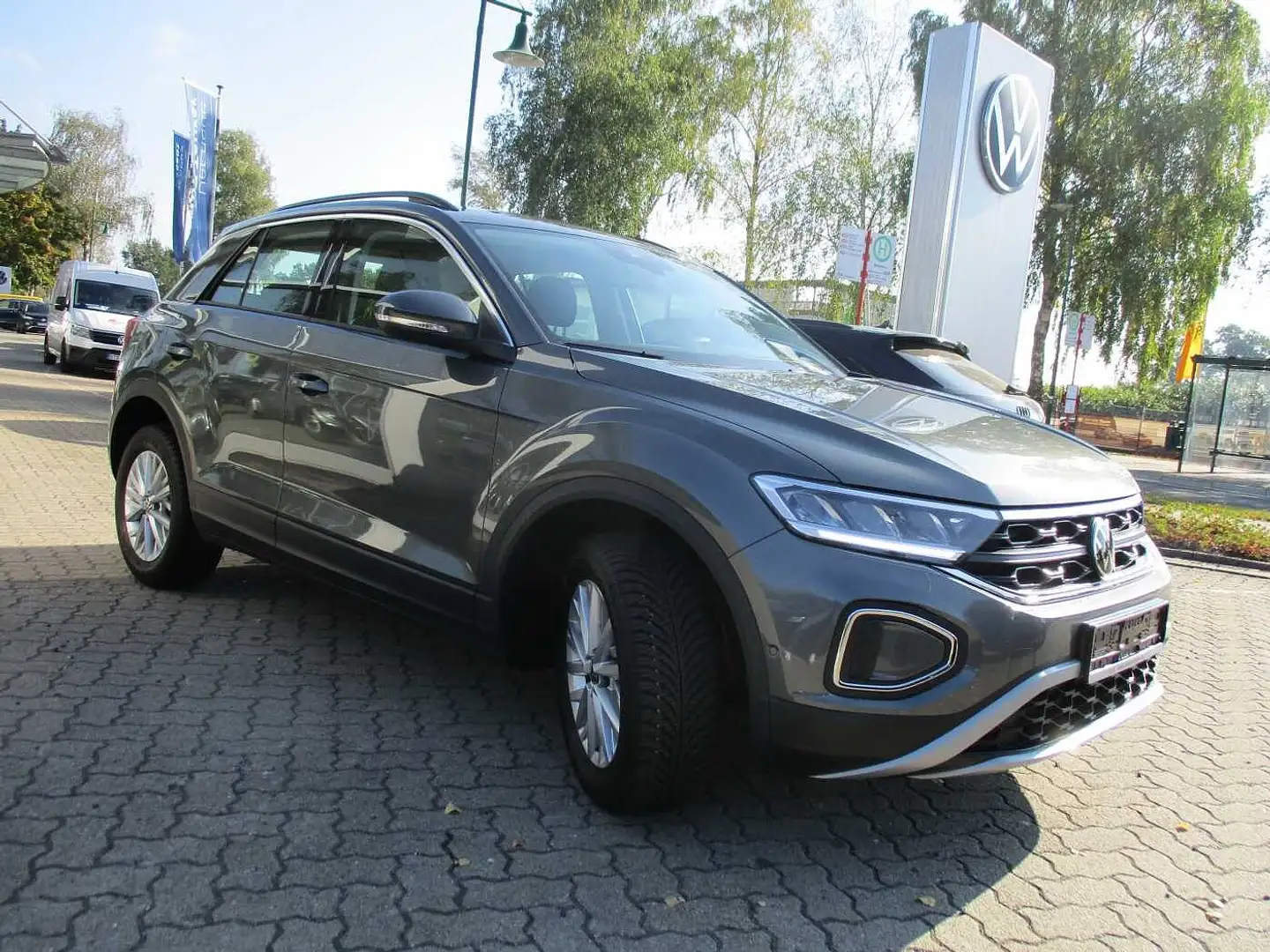 Volkswagen T-Roc 1.5 TSI OPF DSG Life Grau - 2