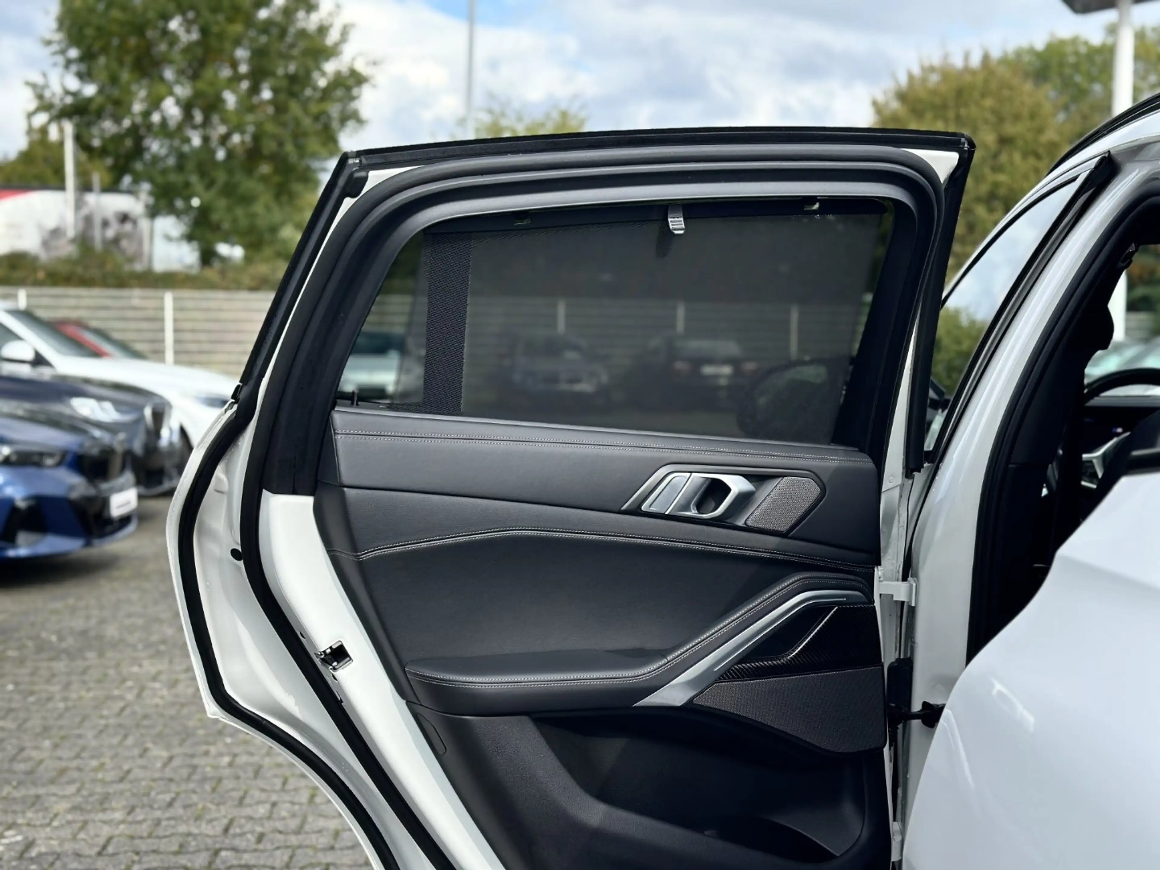 BMW X6 M60i xDrive Gestiksteuerung HK HiFi DAB LED — photo 15