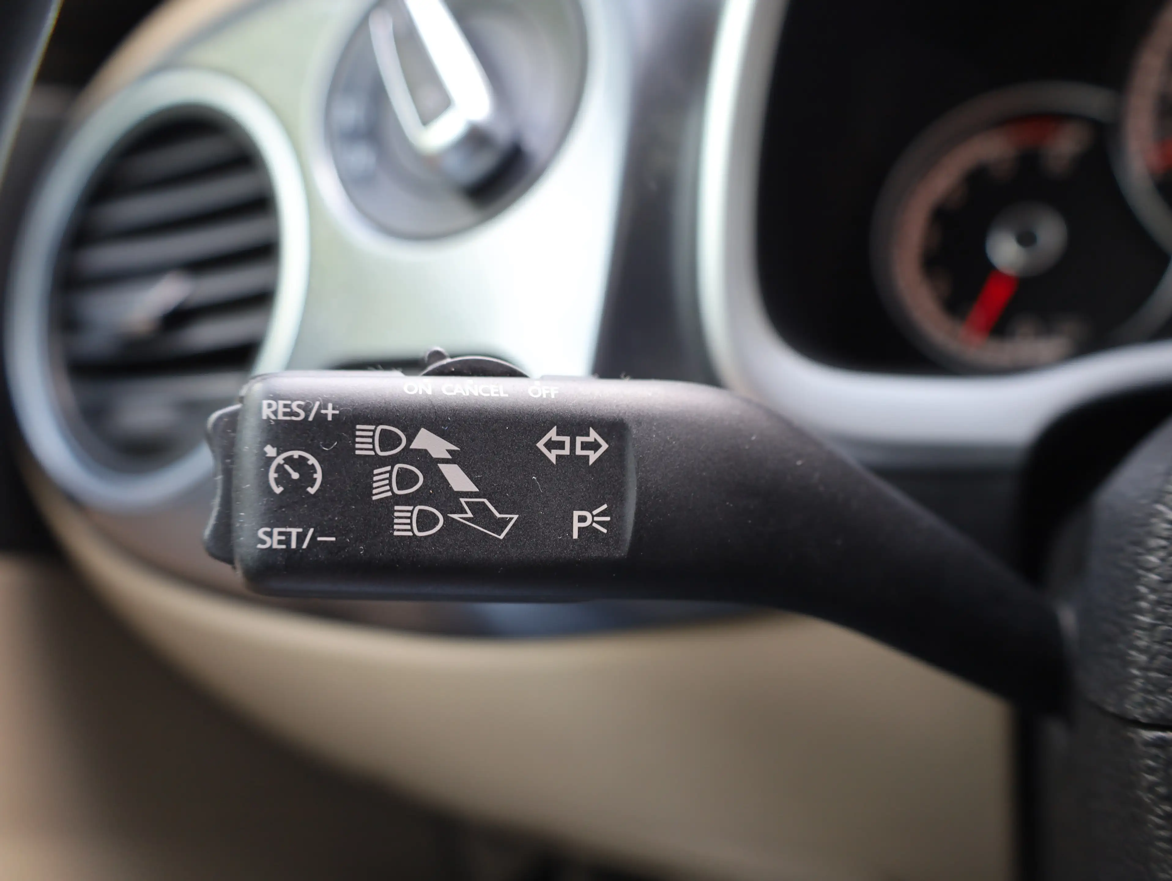 Volkswagen Beetle 2.0 TDI 70?s Design*Navi*Keyless*Tempomat — photo 25