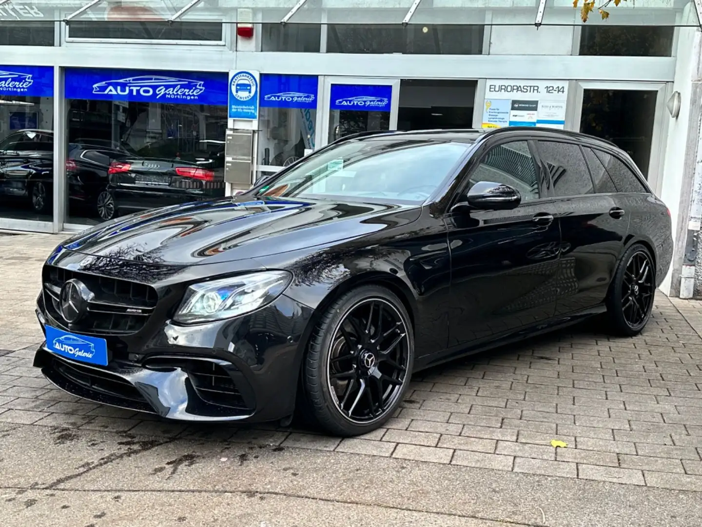 Mercedes-Benz E 63 AMG 4Matic /Pano/Klappen-AGA/Burm/LED Sw/ Nero - 1