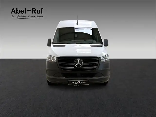 Mercedes-Benz Esprinter view 2