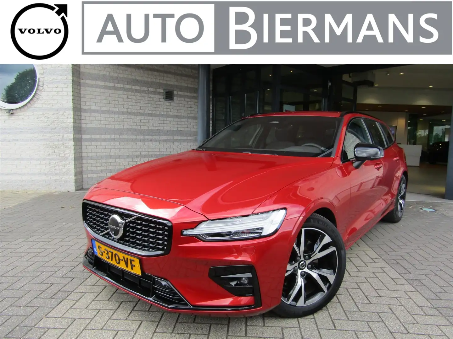 Volvo V60 B4 197pk Geartronic Mild Hybrid Plus Dark | Trekh. Rood - 1