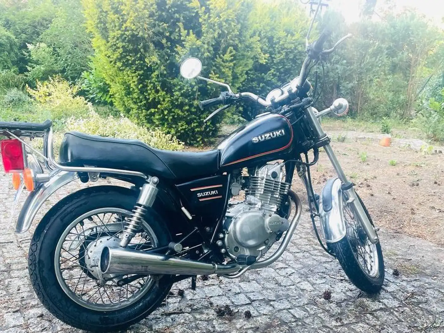 Suzuki GN 250 Schwarz - 2