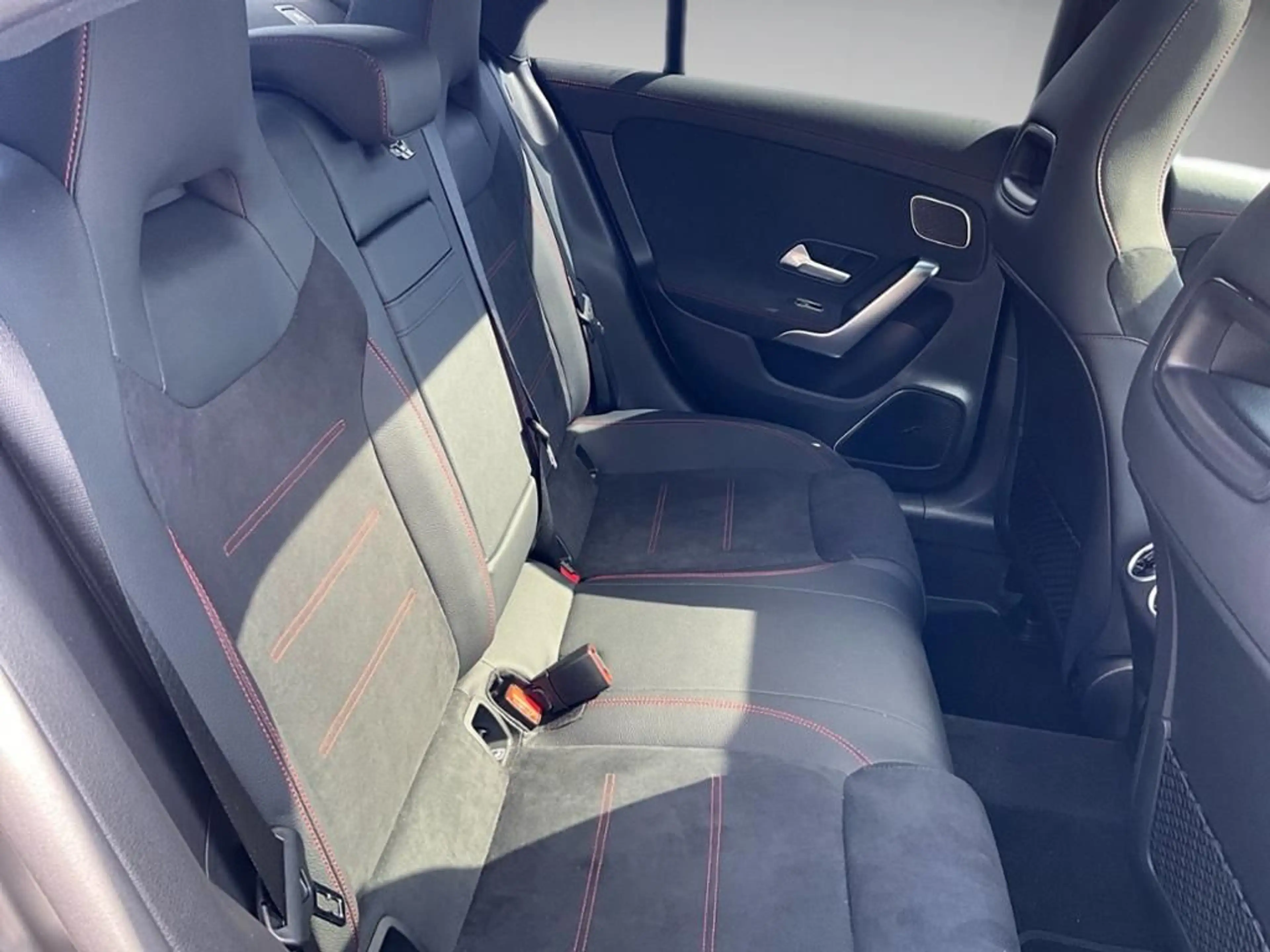 Mercedes-Benz CLA 35 AMG AMG CLA 35 4M 360 AUT Fernlichtass. Kam. KeyLess — photo 11