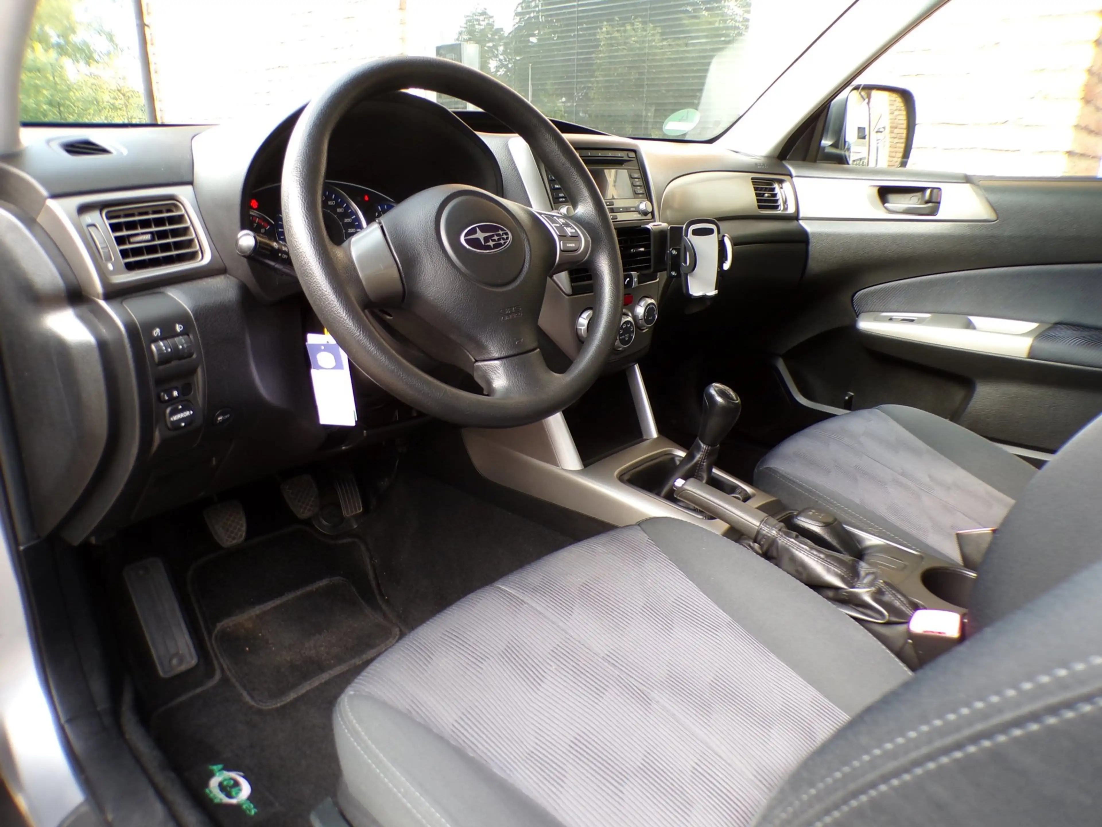 Subaru Forester 2.0 X Intro — photo 11