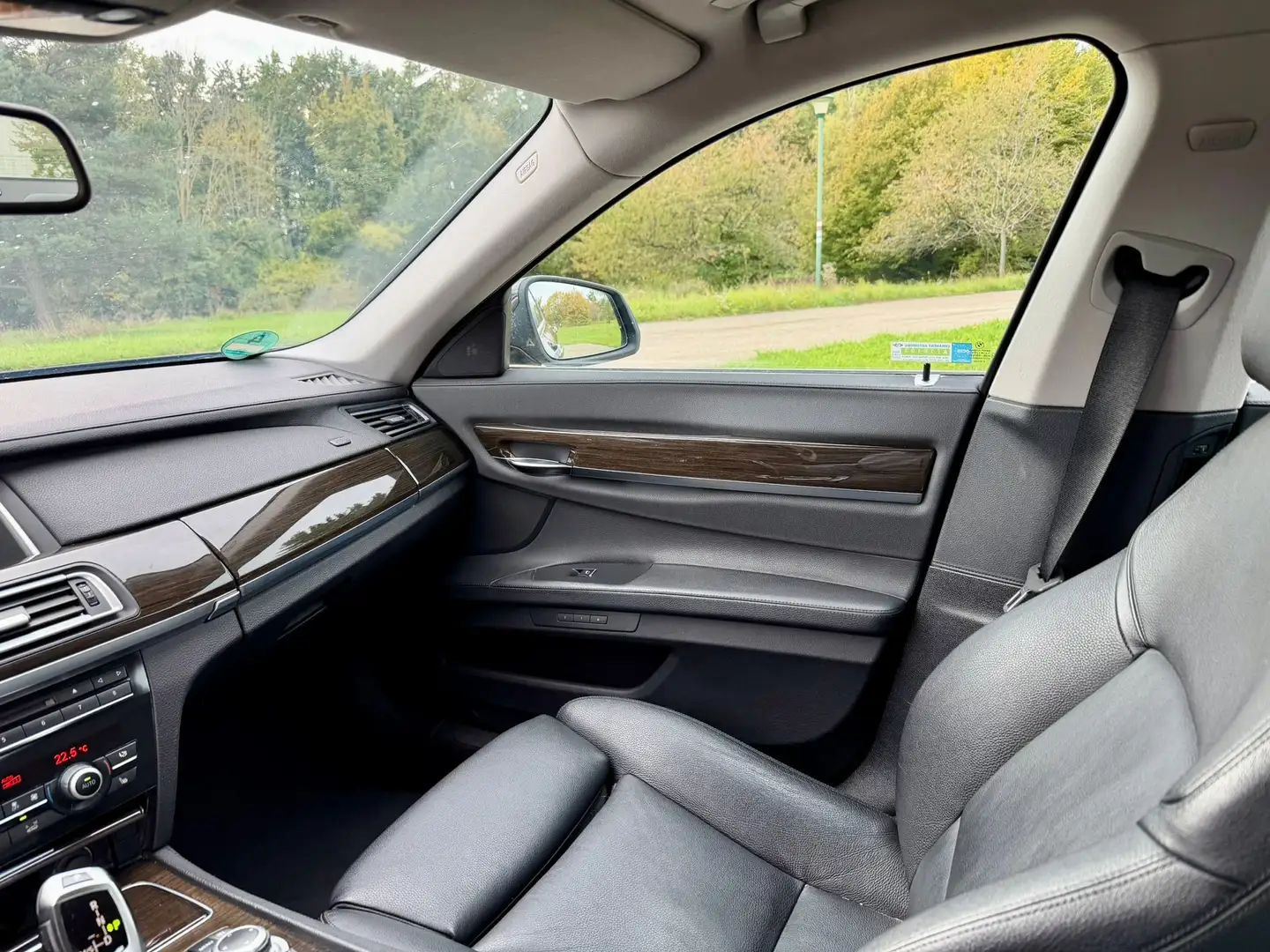 BMW 730 730d xDrive Aut. Schwarz - 2