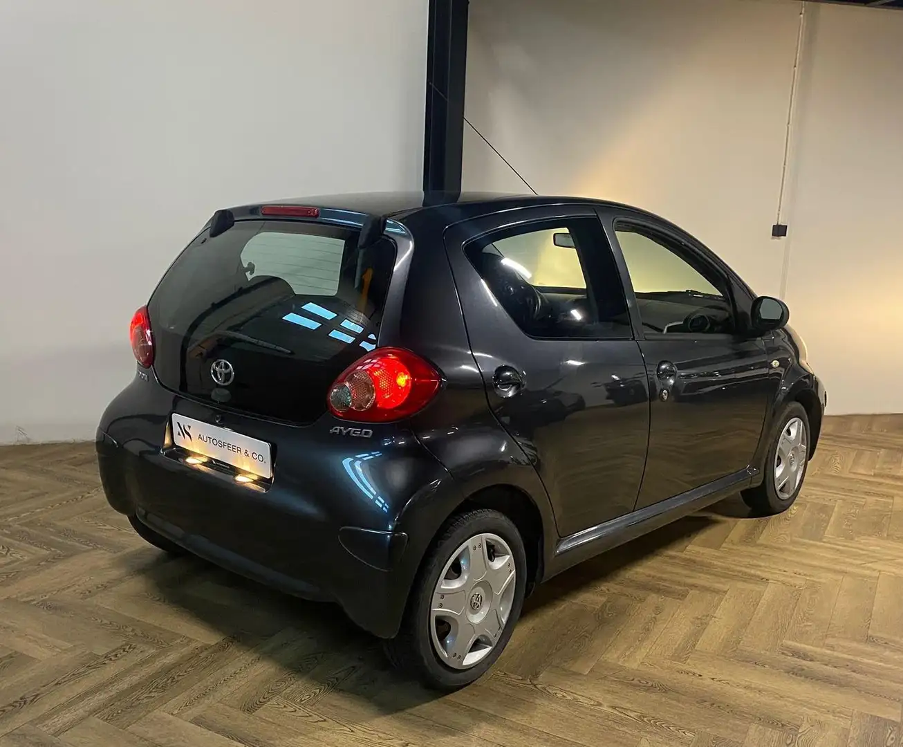 Toyota Aygo 1.0-12V + AIRCO ELEC. RAMEN CENTRAAL.DR Grijs - 2