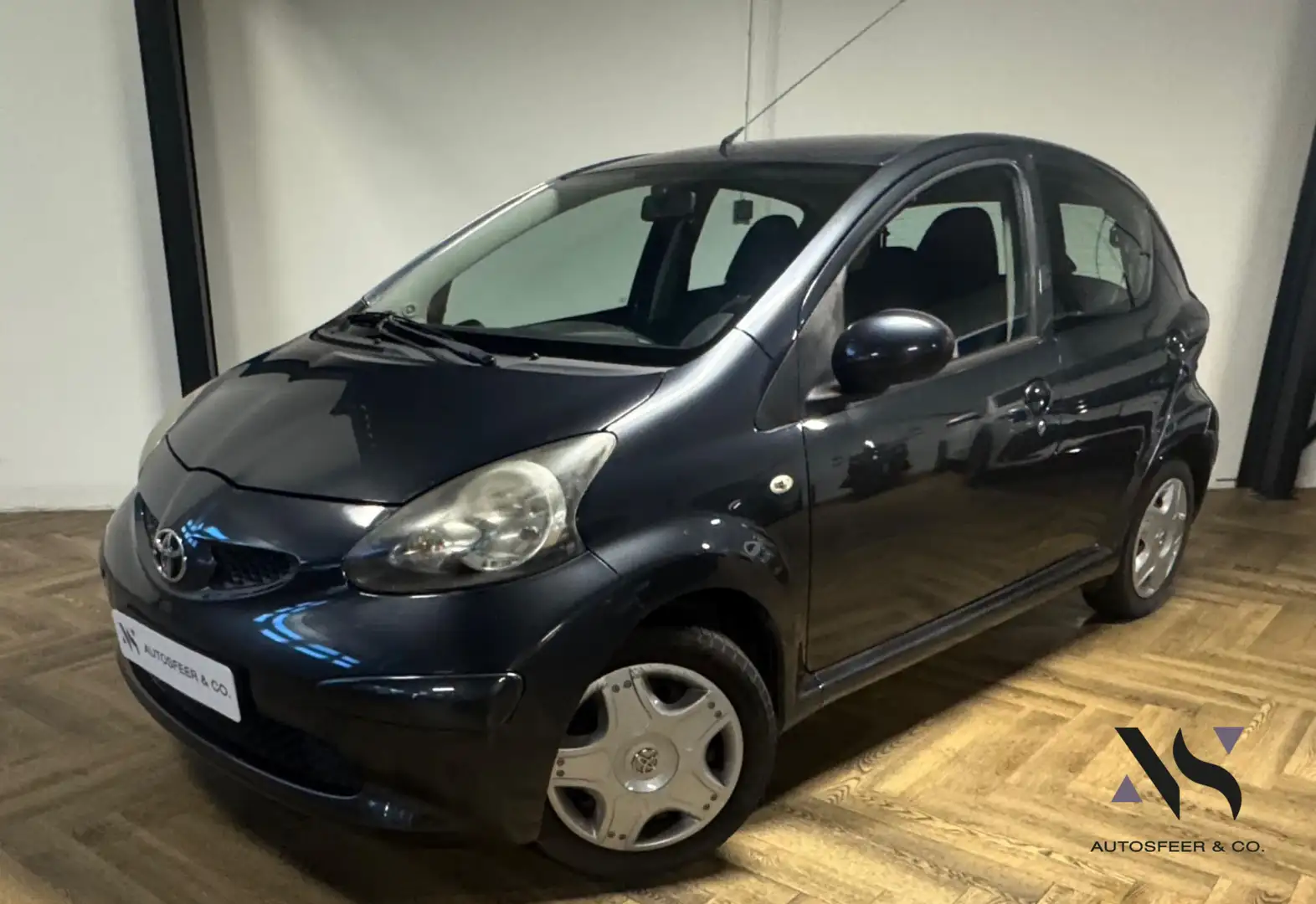 Toyota Aygo 1.0-12V + AIRCO ELEC. RAMEN CENTRAAL.DR Grijs - 1