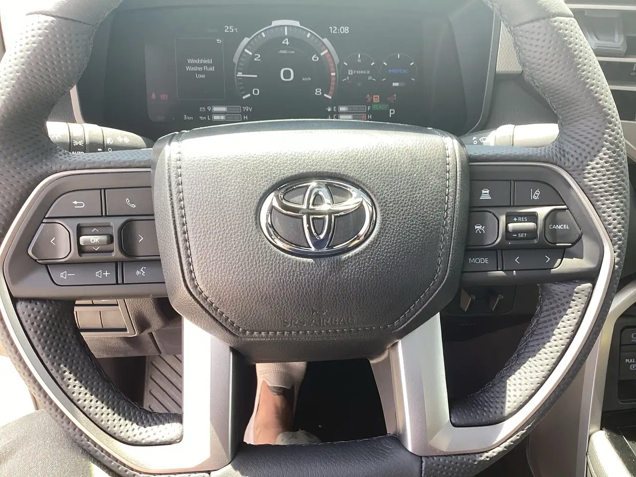 Toyota Tundra снимка Toyota Tundra