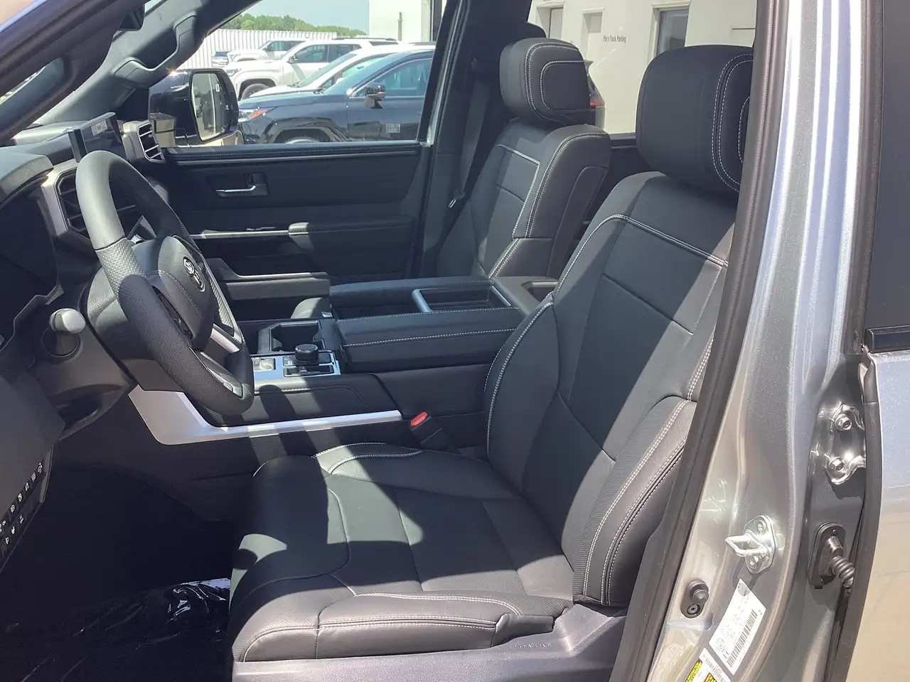 Toyota Tundra снимка Toyota Tundra