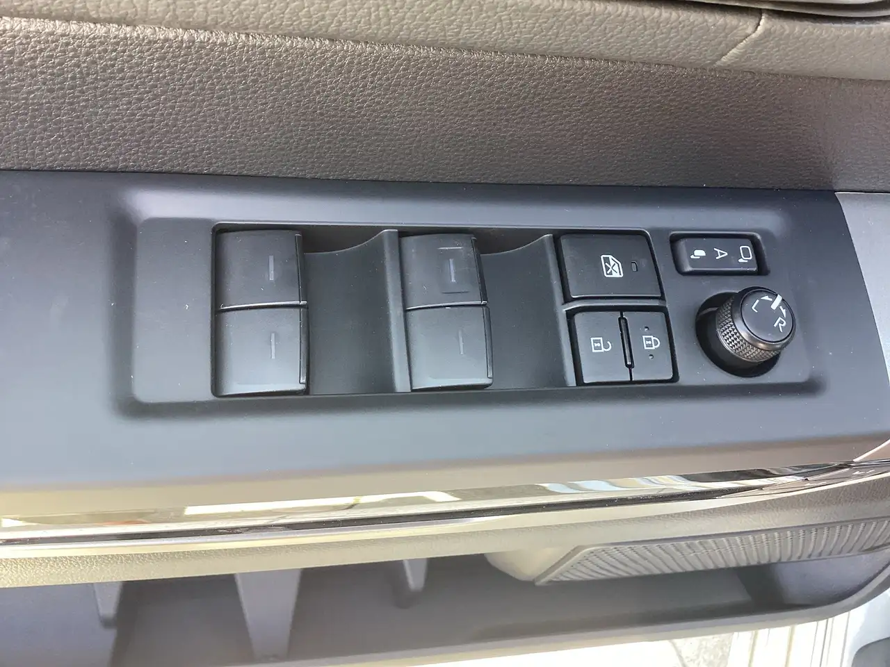 Toyota Tundra снимка Toyota Tundra