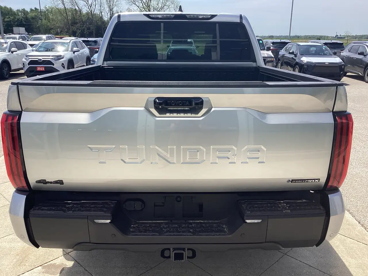 Toyota Tundra снимка Toyota Tundra