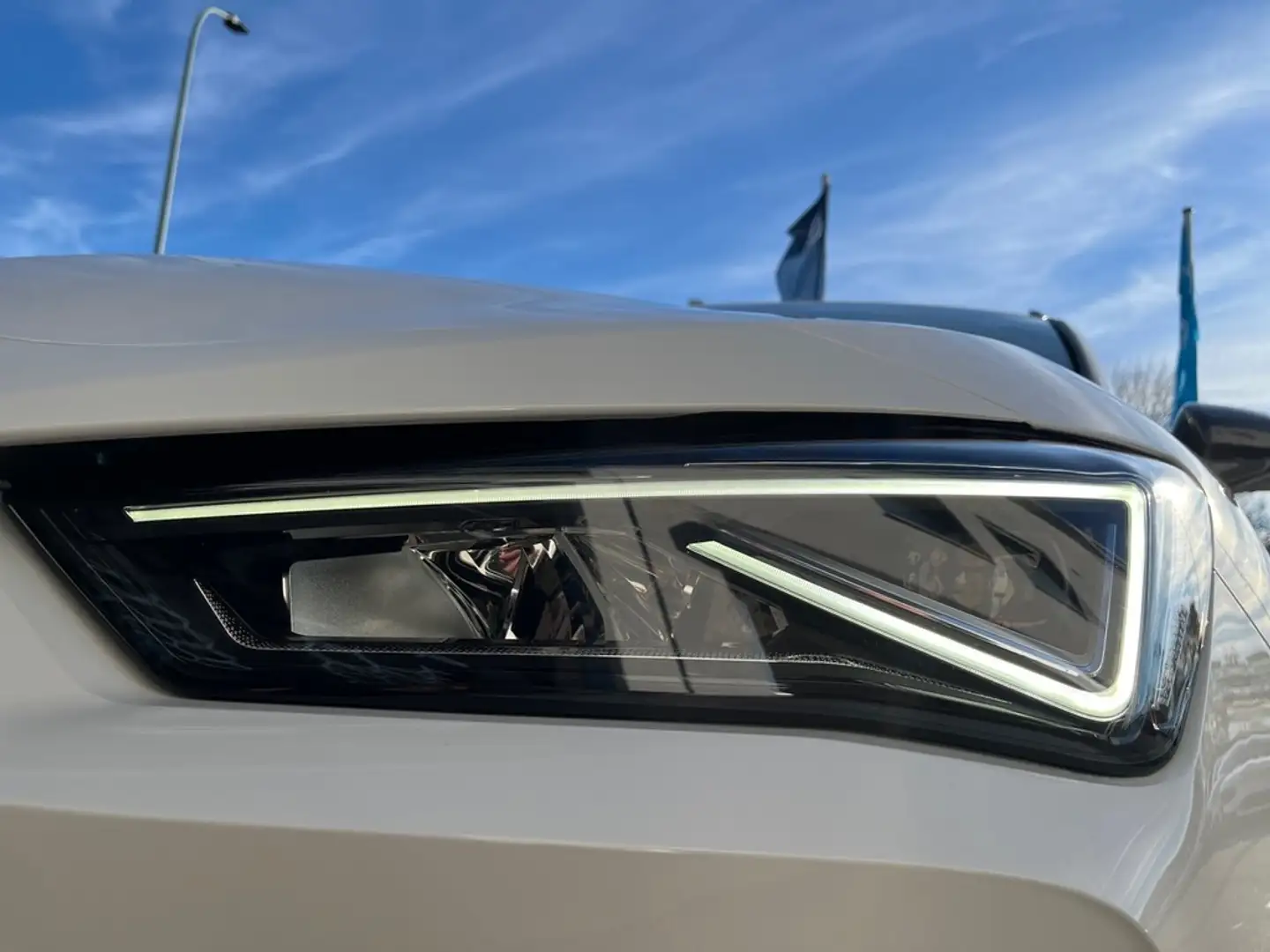 CUPRA Leon ST 1,4 e-Hybrid Automatic Weiß - 2