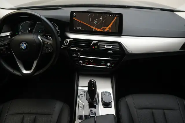 BMW 5 Series view 14
