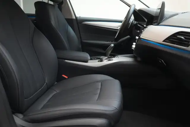 BMW 5 Series view 7