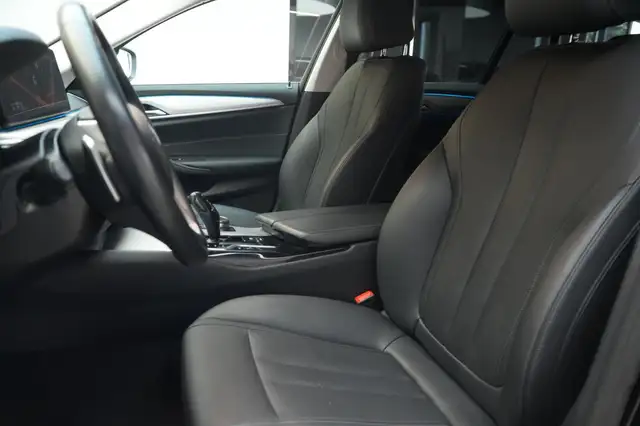 BMW 5 Series view 11