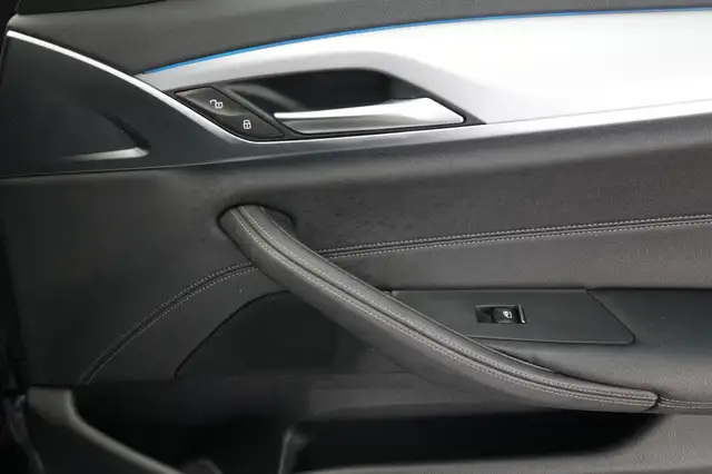 BMW 5 Series view 9