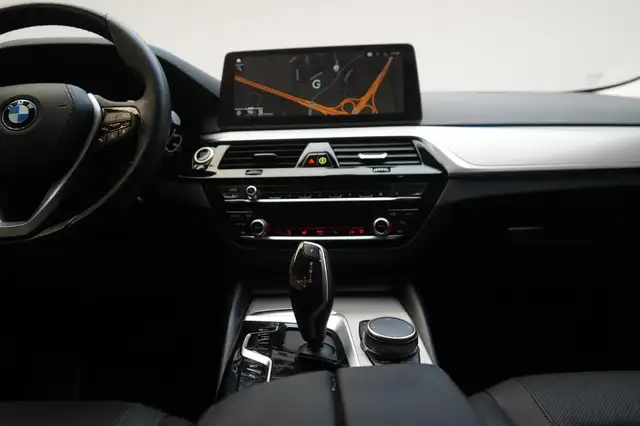 BMW 5 Series view 13