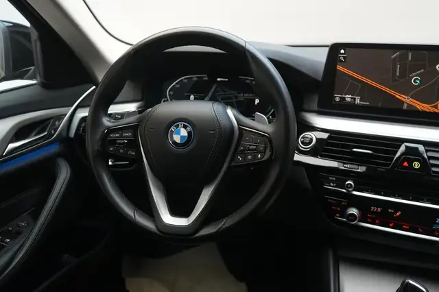 BMW 5 Series view 15
