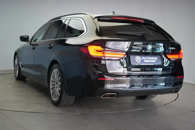 BMW 5 Series view 6