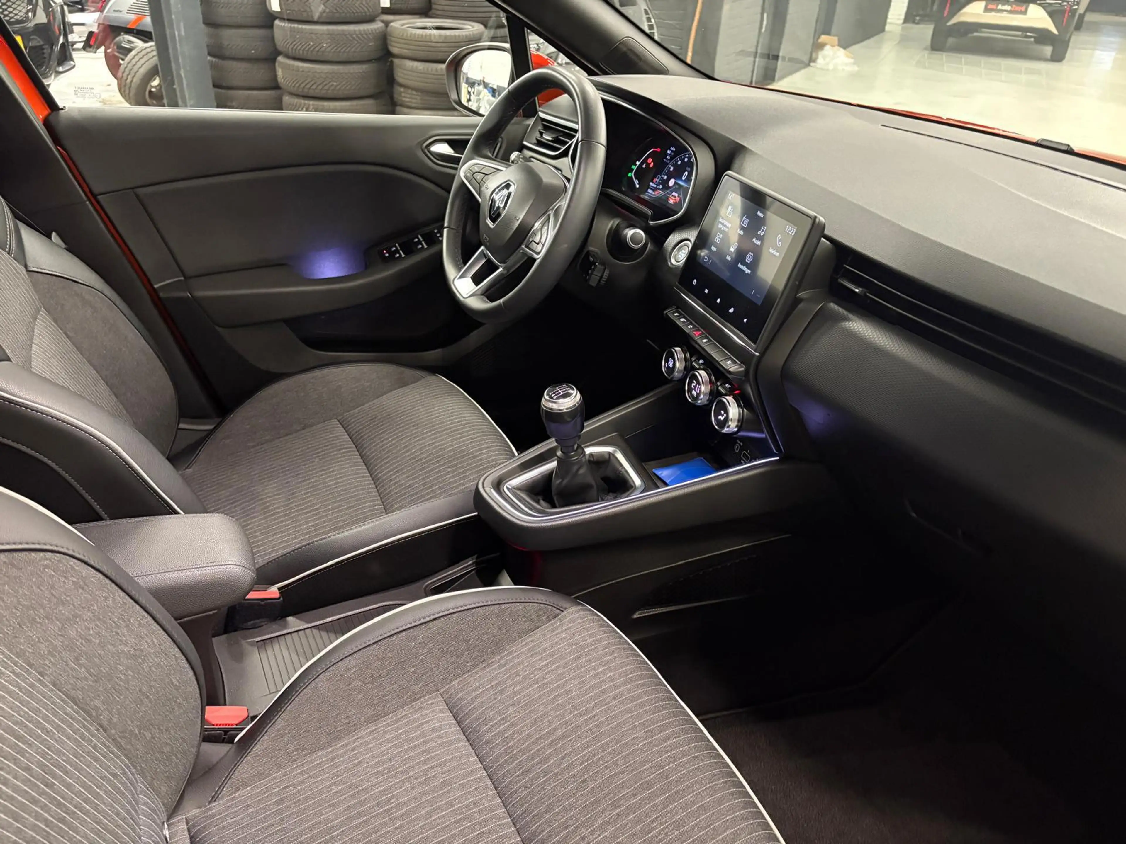 Renault Clio 1.0 TCe Intens | 17" | LED | PDC | Camera | 4 Seiz — photo 3