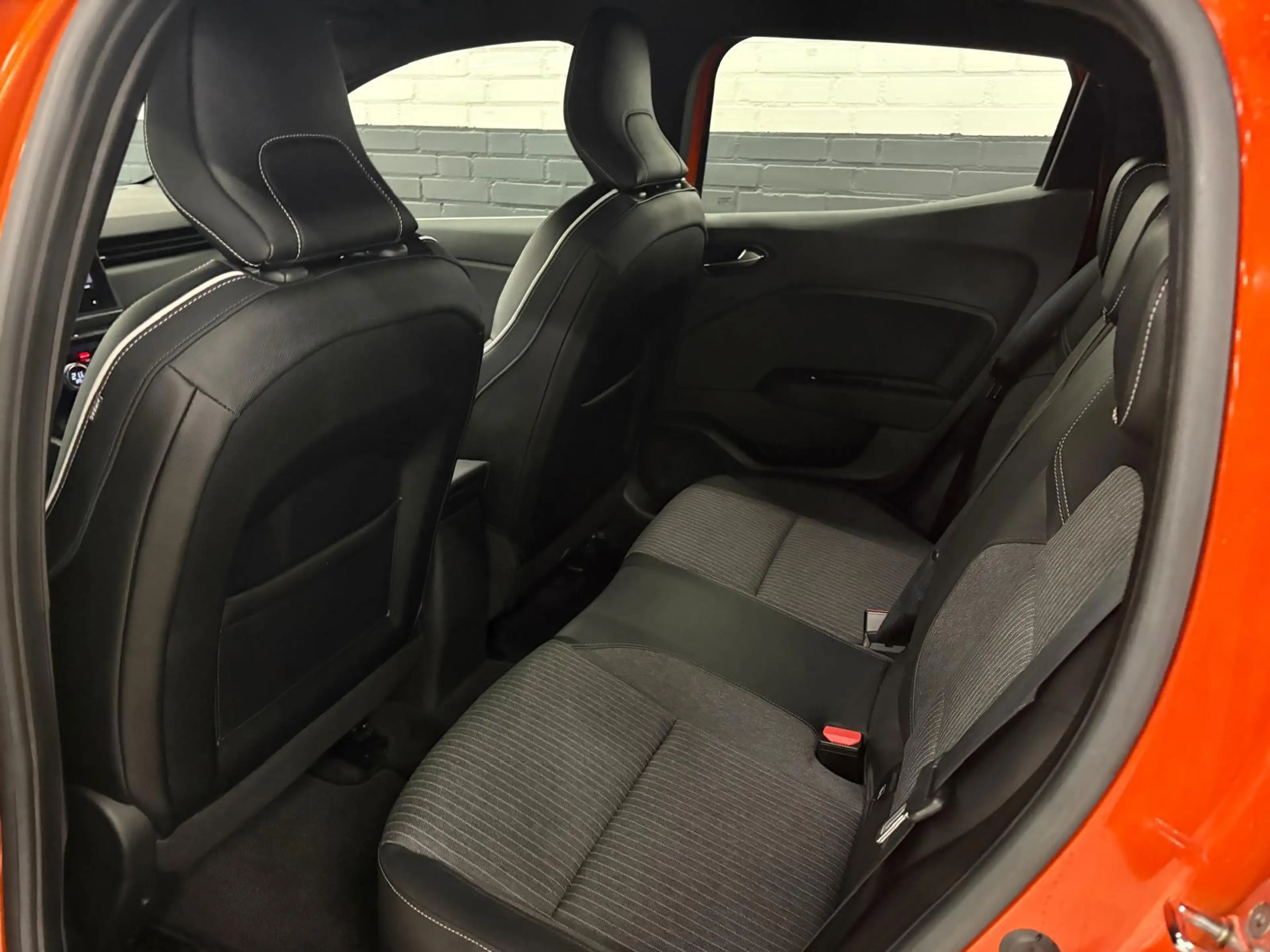 Renault Clio 1.0 TCe Intens | 17" | LED | PDC | Camera | 4 Seiz — photo 31