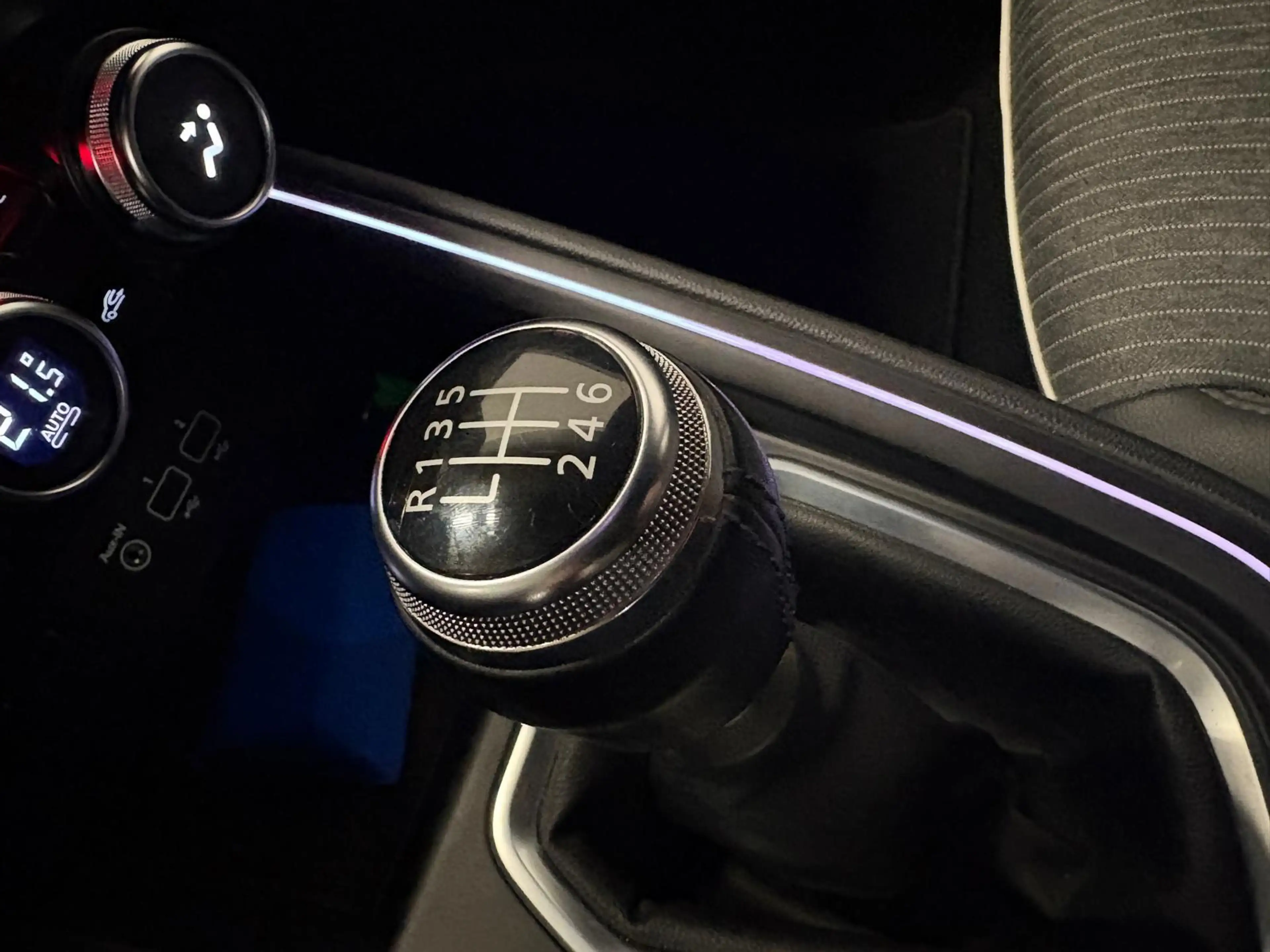 Renault Clio 1.0 TCe Intens | 17" | LED | PDC | Camera | 4 Seiz — photo 24