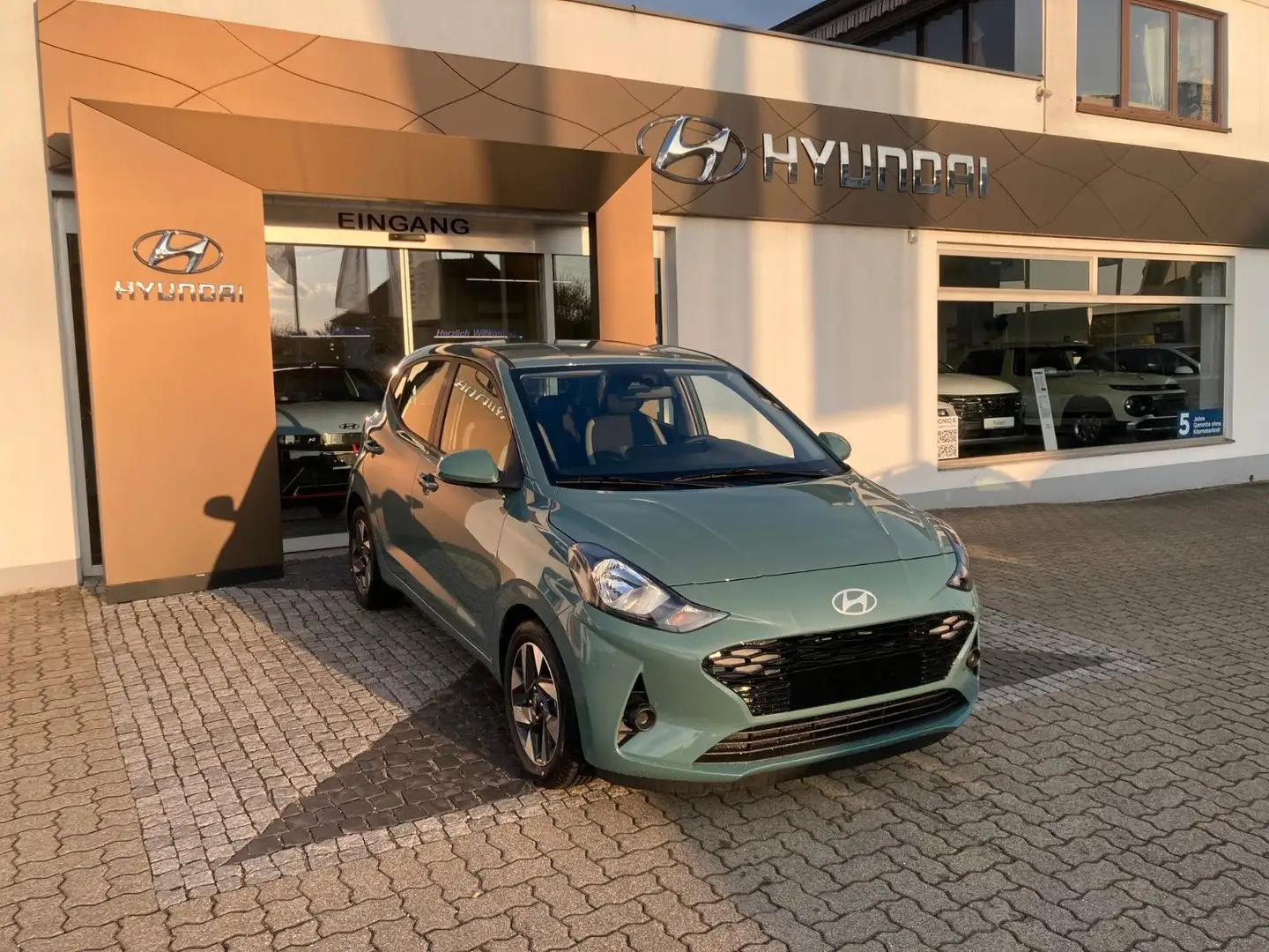 Hyundai i10 1.2 AMT 79PS Trend + Komfort-Paket Automatik Vert - 1