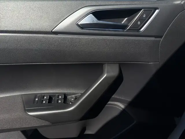 Volkswagen Polo view 8