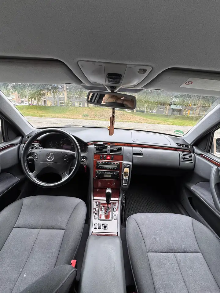 Mercedes-Benz E 240 Elegance, foto 12