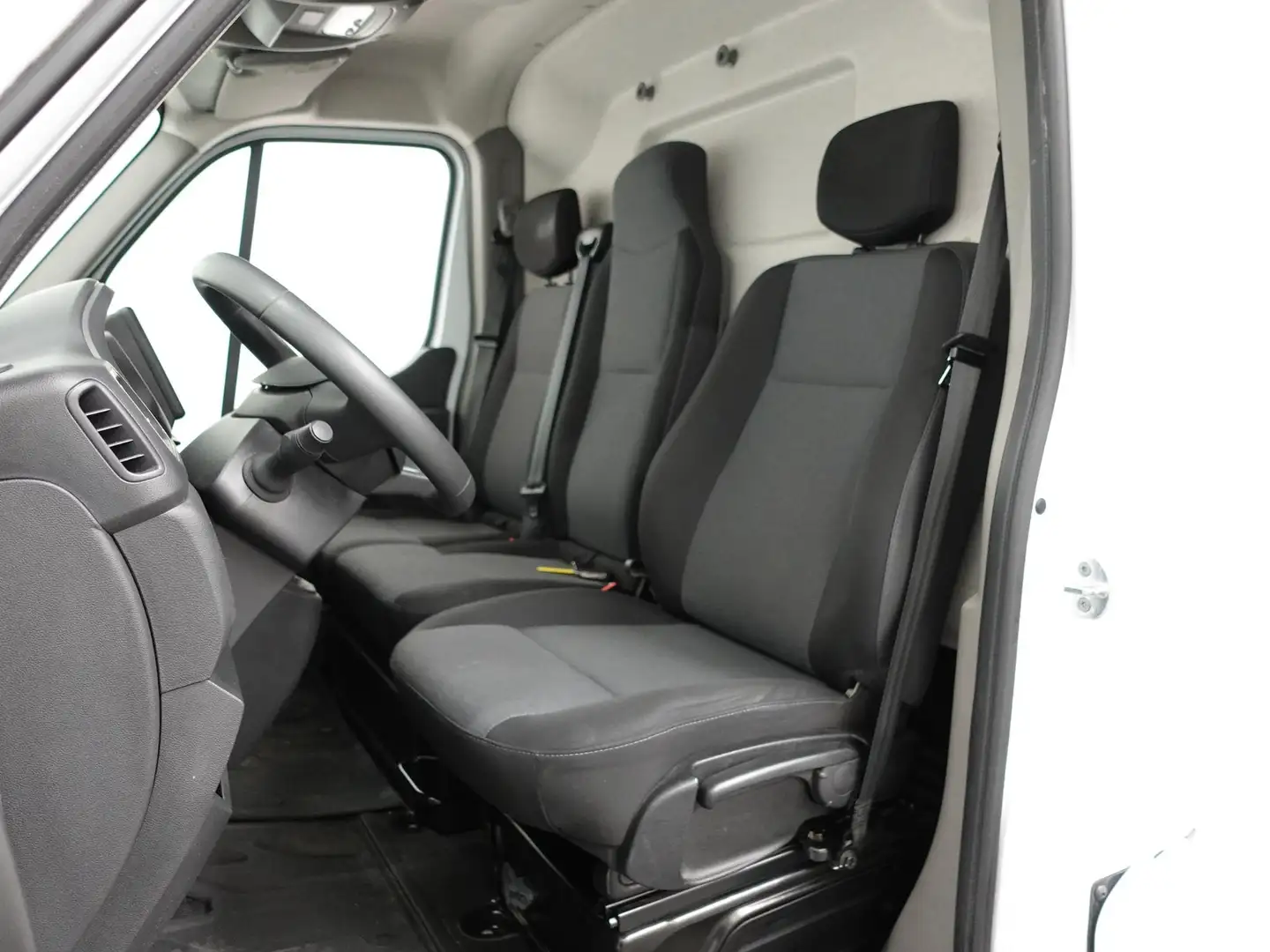 Renault Master T33 2.3 dCi 135PK L2H2 Work Edition Airco Cruise C Blanc - 2