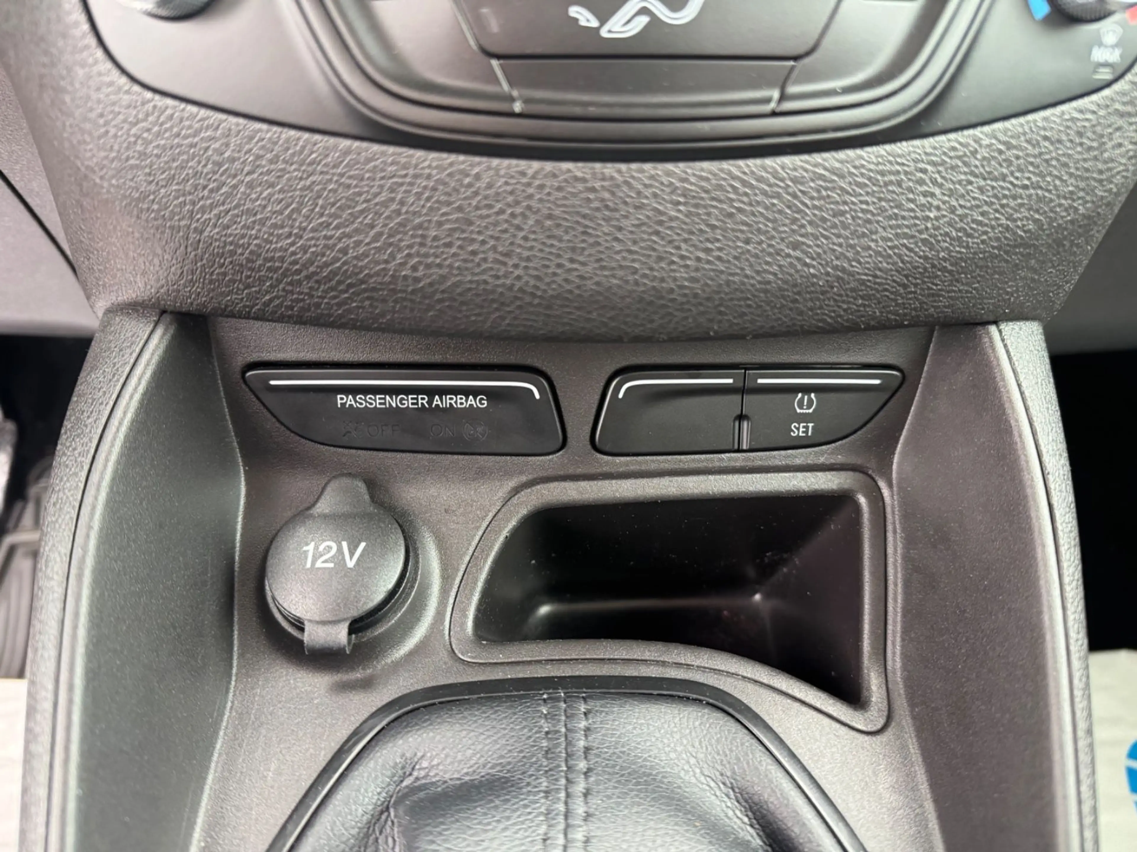 Ford Tourneo Courier 1.5 TDCi Ambiente 2 Hand — photo 15
