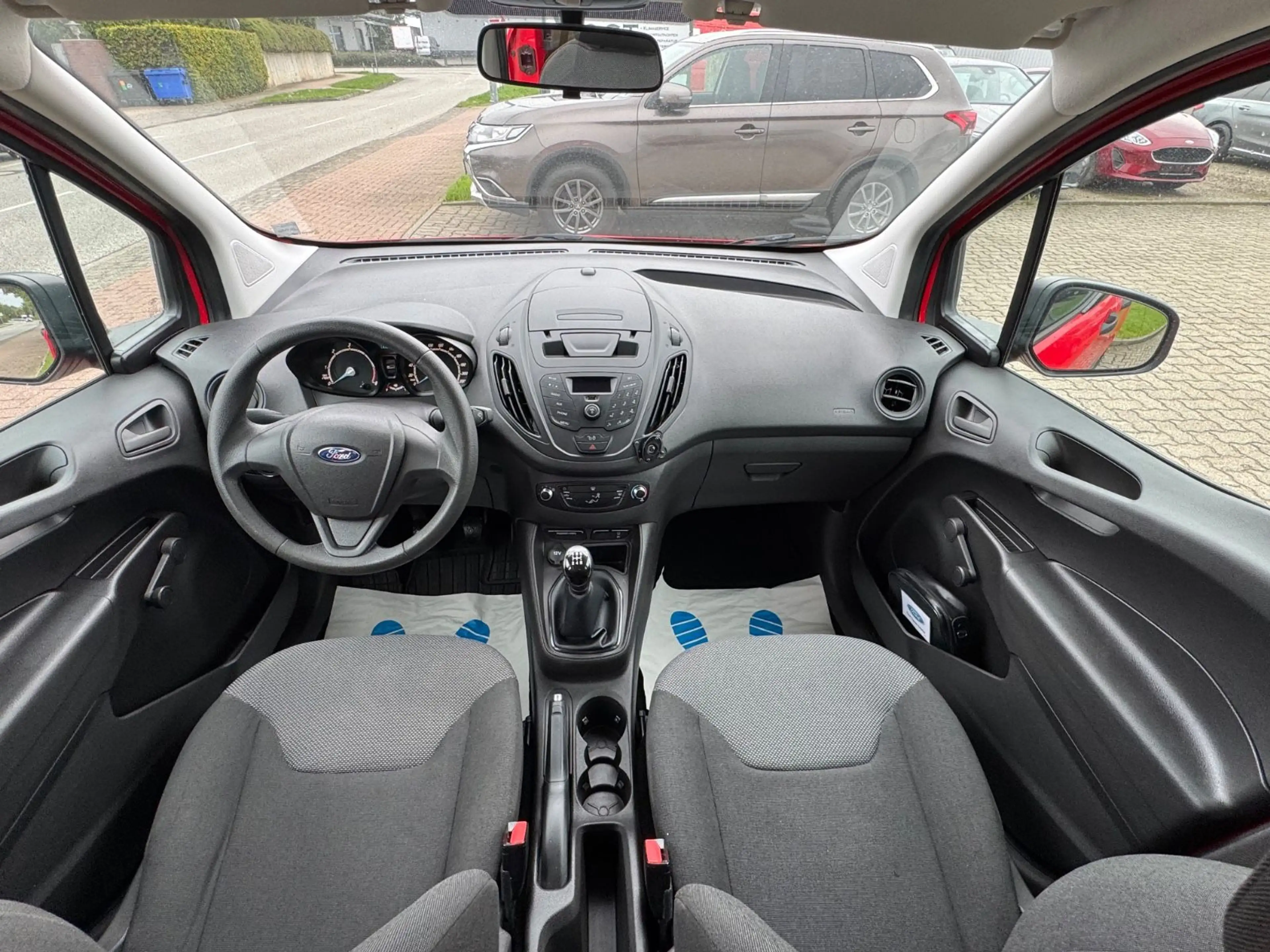 Ford Tourneo Courier 1.5 TDCi Ambiente 2 Hand — photo 14