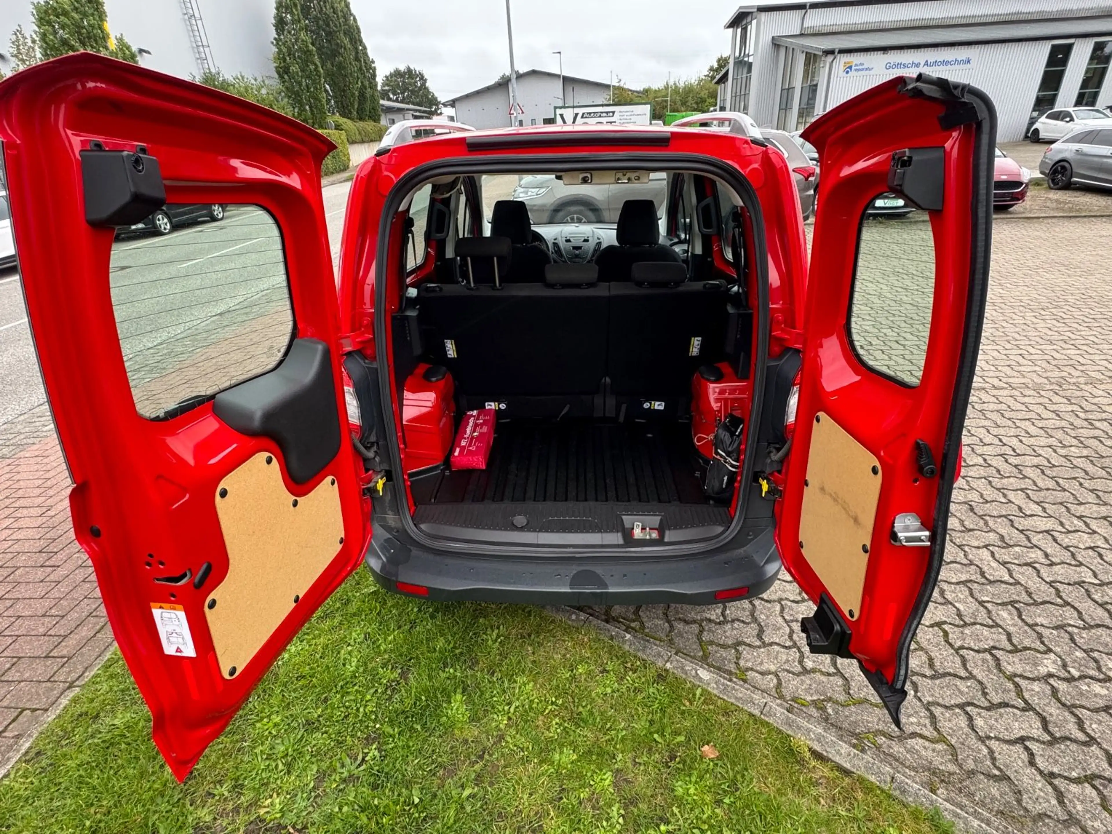 Ford Tourneo Courier 1.5 TDCi Ambiente 2 Hand — photo 7